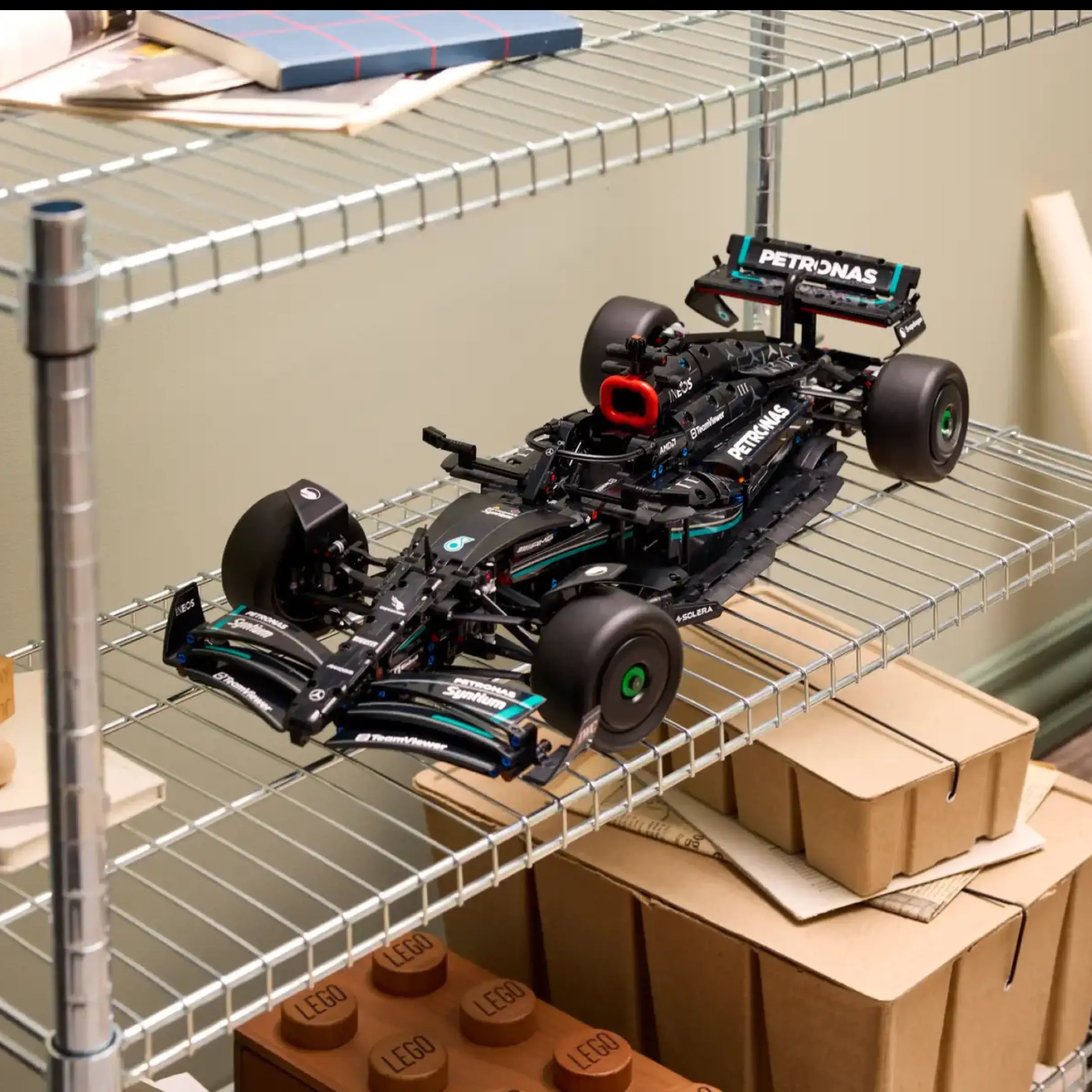 AMG F1 W14 (1642 Pieces)